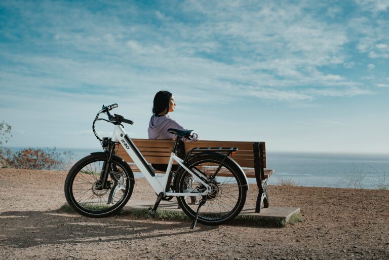 Vélo électrique pour femme de 50 ans : comment choisir sans se tromper
